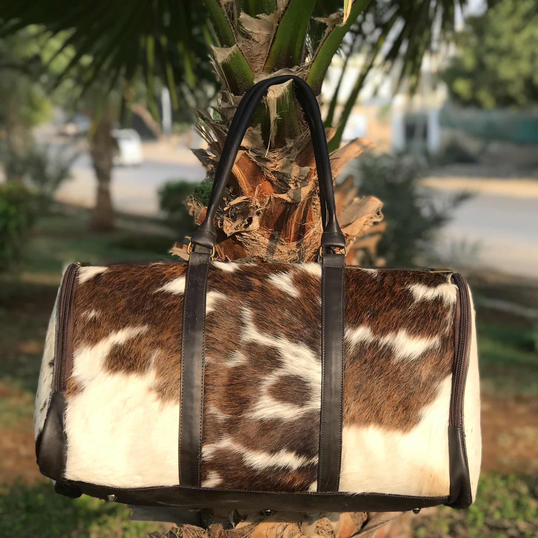 Handcrafted Medium Cowhide Duffel Bag Ideal for Business Travels